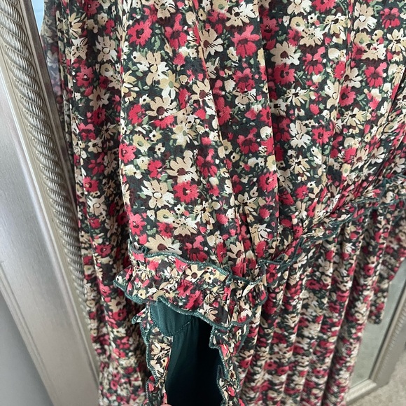 VICI Dress - Picture 5 of 11